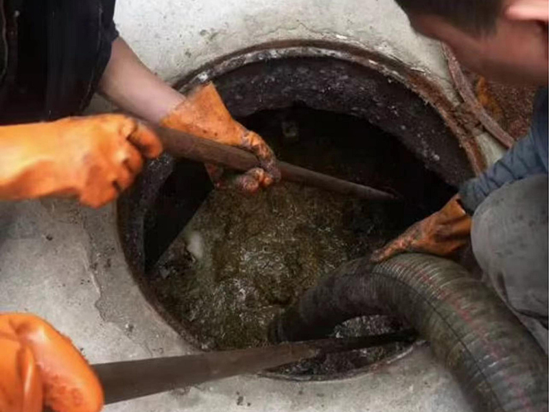 宁南清理化粪池时如何避免沼气的危害？